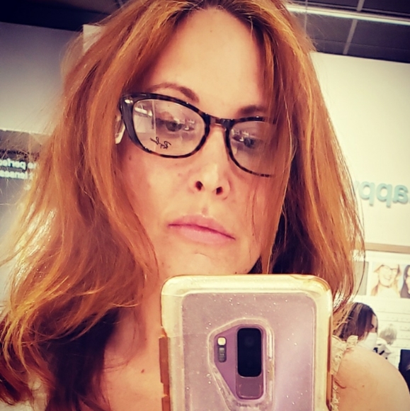 Meet your Posher, Ellen. https://www.instagram.com/ellensjewelrytreasurechest?ig - Picture 8 of 16